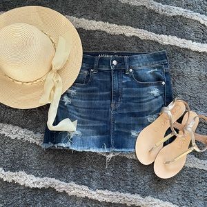 American Eagle mini skirt 🌸